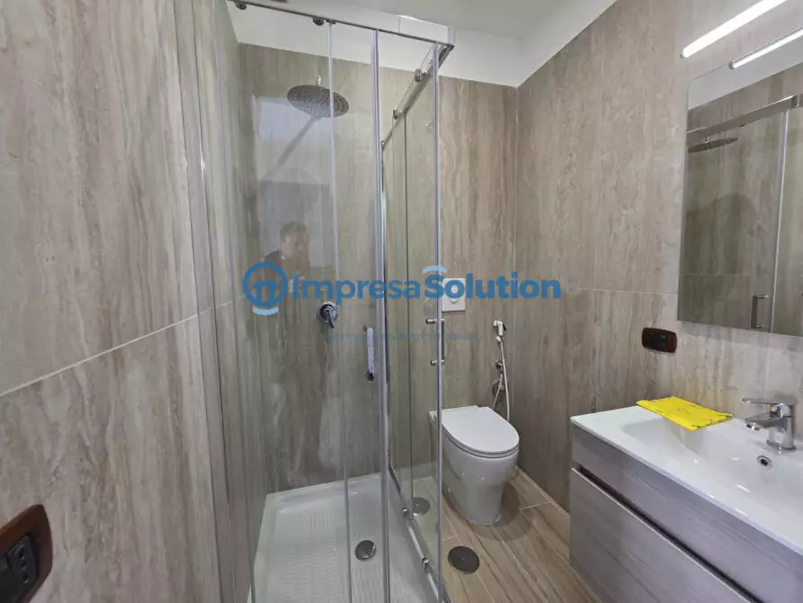 Immagine 15 di Camera in affitto  in Via Consalvo a Napoli