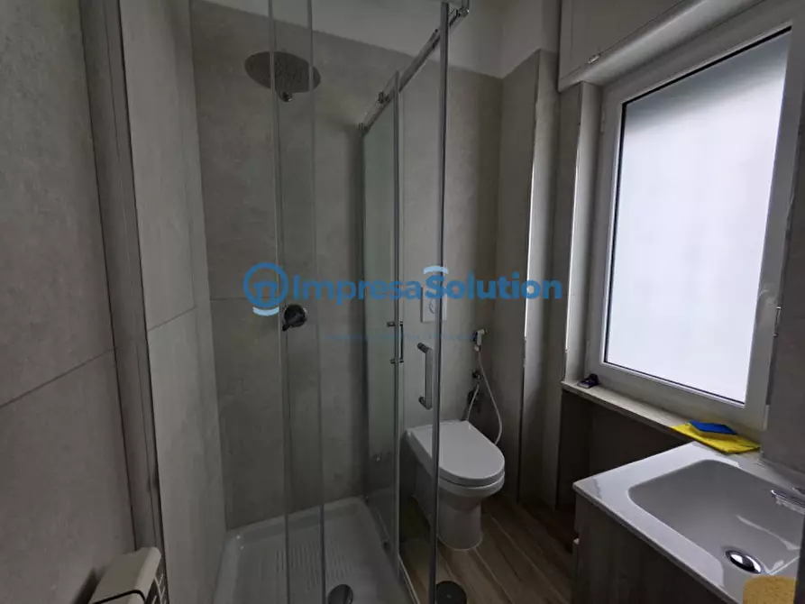 Immagine 25 di Camera in affitto  in Via Consalvo a Napoli