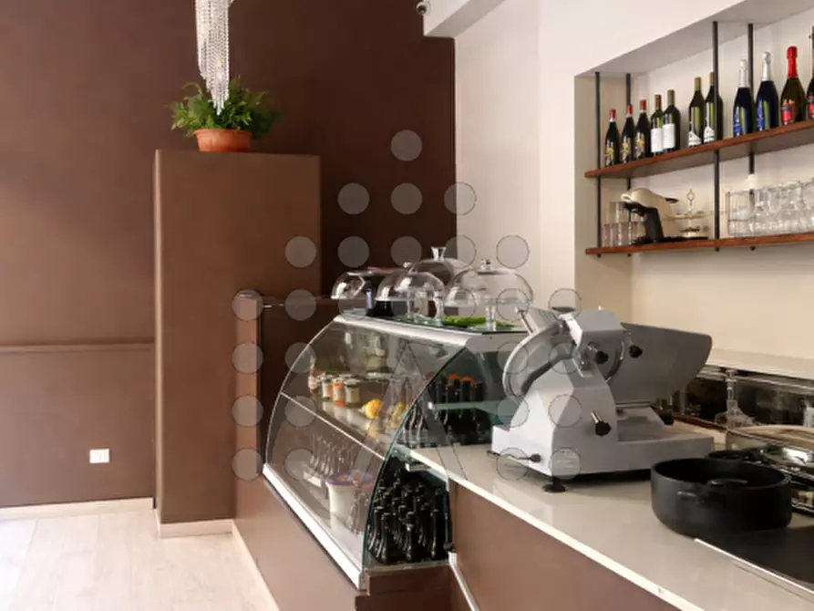 Immagine 2 di Negozio in vendita  in Via Montirone a Abano Terme