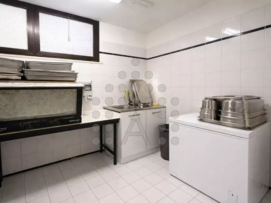 Immagine 2 di Negozio in affitto  in Via Montirone a Abano Terme