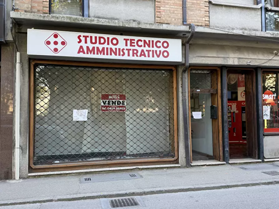 Immagine 1 di Negozio in vendita  in Via Umberto I° a Rovigo