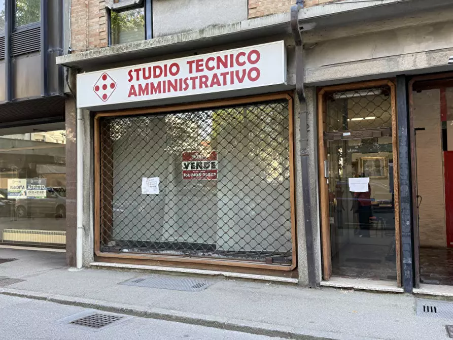 Immagine 2 di Negozio in vendita  in Via Umberto I° a Rovigo