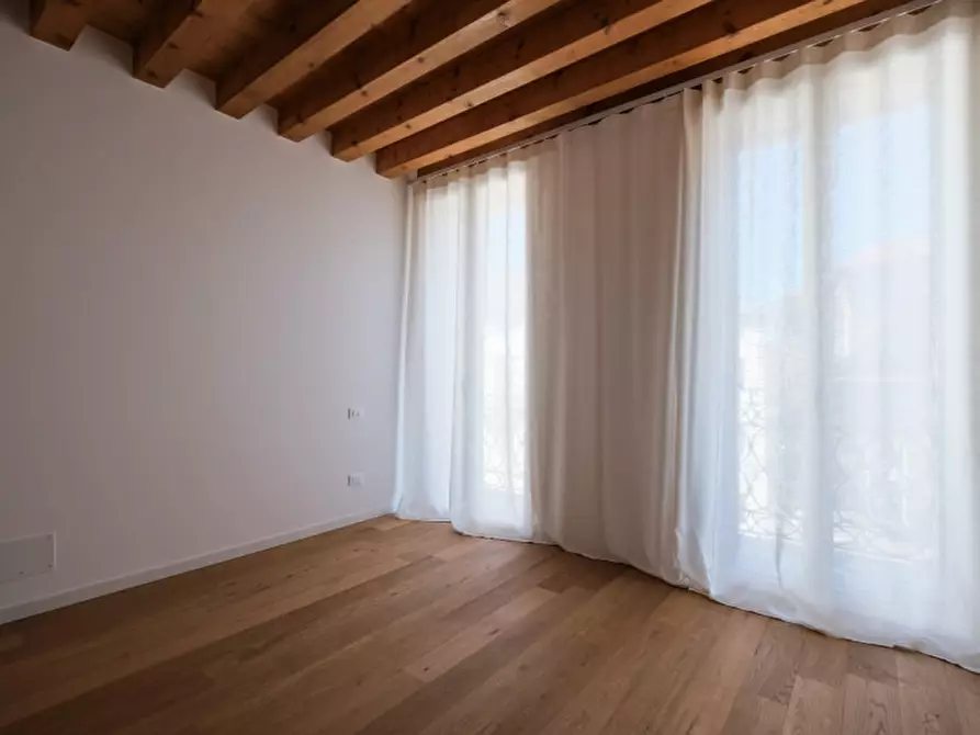Immagine 23 di Appartamento in affitto  a Vicenza