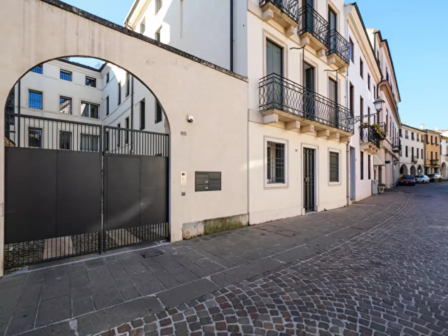 Immagine 34 di Appartamento in affitto  a Vicenza