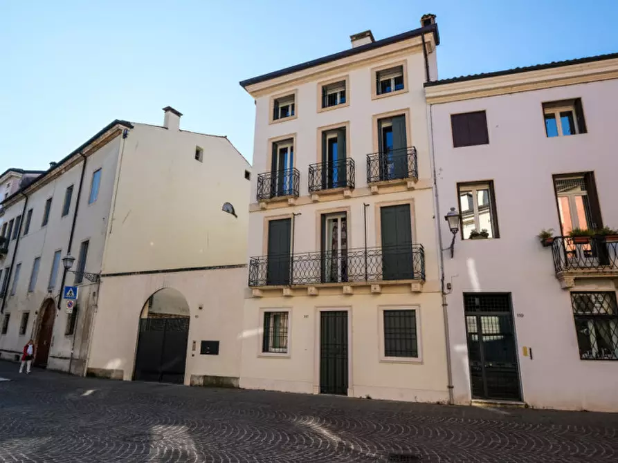 Immagine 36 di Appartamento in affitto  a Vicenza