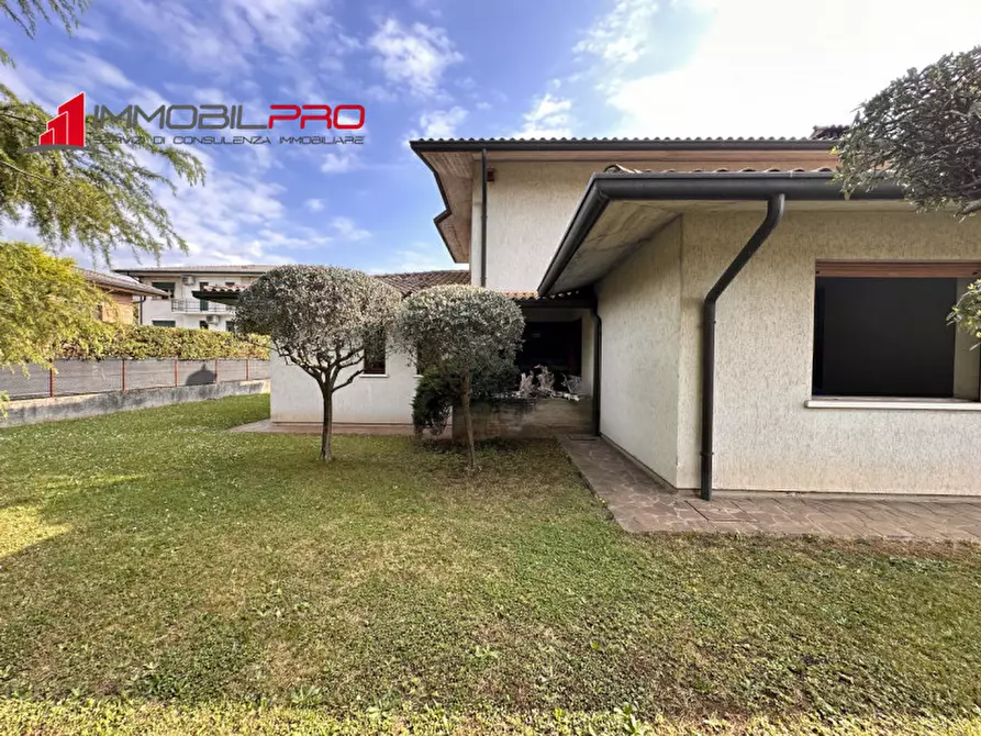 Immagine 3 di Villa in vendita  in Via Gino Stella a Thiene