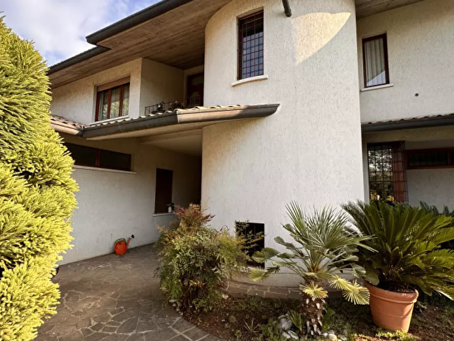 Immagine 4 di Villa in vendita  in Via Gino Stella a Thiene