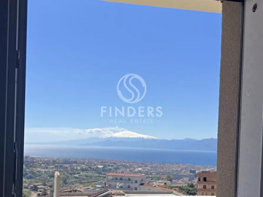 Immagine 1 di Appartamento in vendita  in Via Reggio Campi II Tronco 331 a Reggio Di Calabria