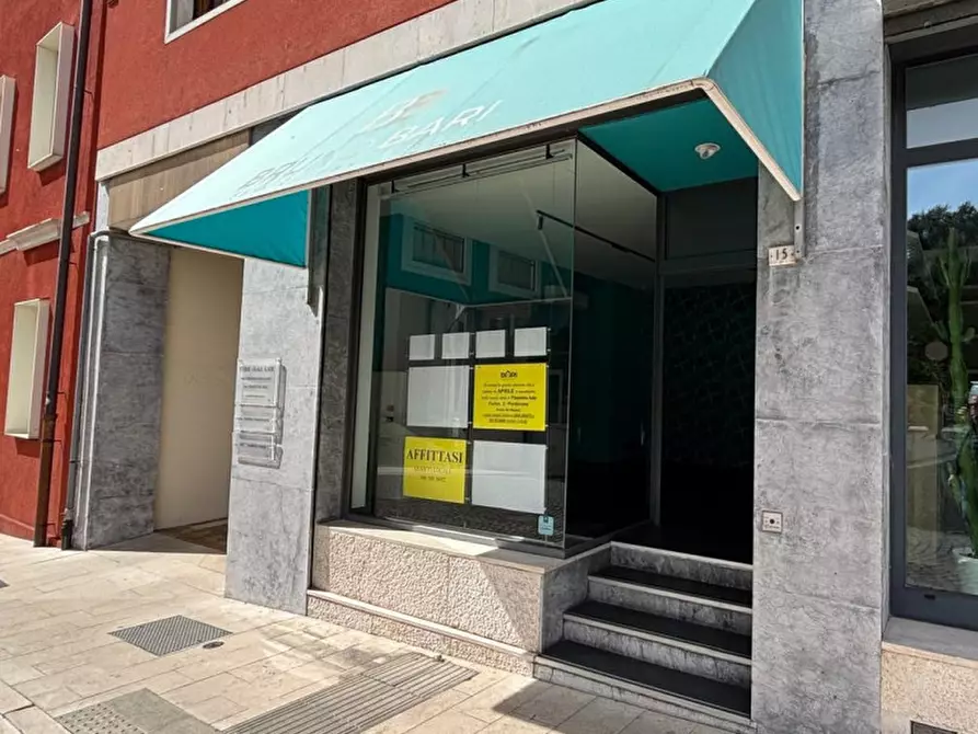 Immagine 1 di Negozio in affitto  in via Bertossi 15 a Pordenone
