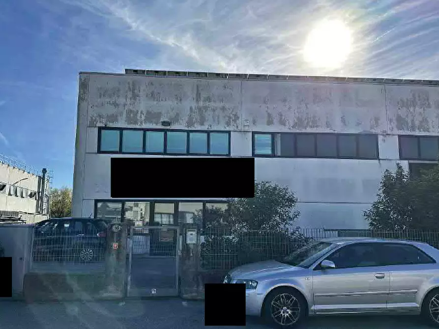 Immagine 1 di Laboratorio in vendita  in Via del Lavoro, 18 a Cornuda