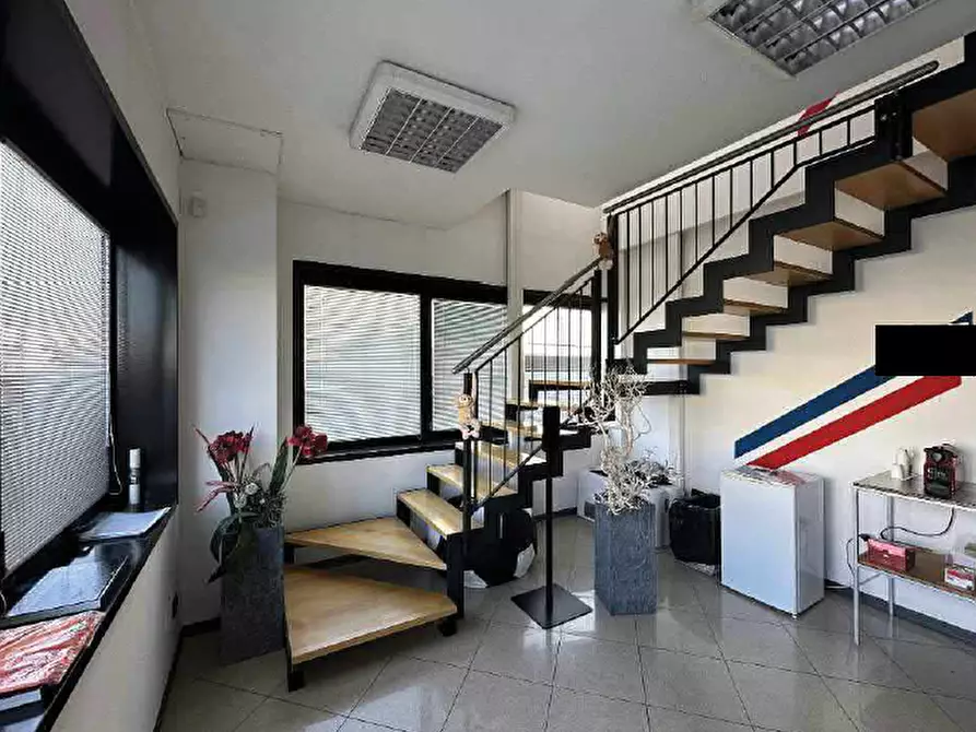 Immagine 2 di Laboratorio in vendita  in Via del Lavoro, 18 a Cornuda