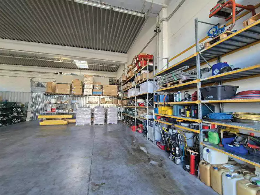Immagine 6 di Laboratorio in vendita  in Via del Lavoro, 18 a Cornuda