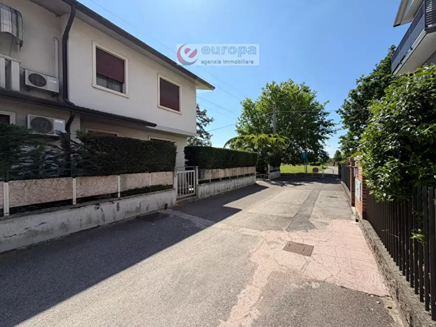 Immagine 2 di Casa bifamiliare in vendita  in Via Palermo 11 a Torri Di Quartesolo