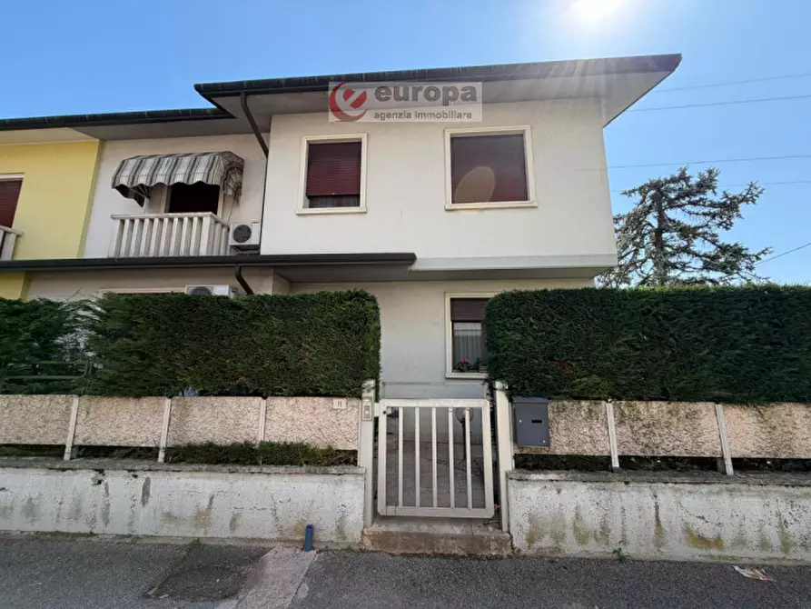 Immagine 3 di Casa bifamiliare in vendita  in Via Palermo 11 a Torri Di Quartesolo