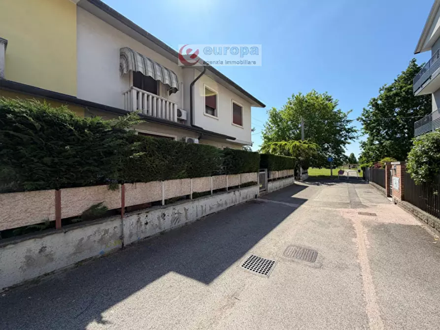 Immagine 25 di Casa bifamiliare in vendita  in Via Palermo 11 a Torri Di Quartesolo