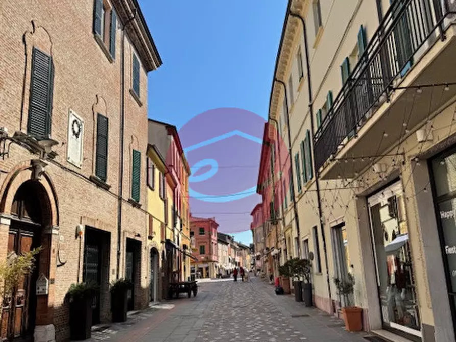 Immagine 3 di Negozio in vendita  a Santarcangelo Di Romagna