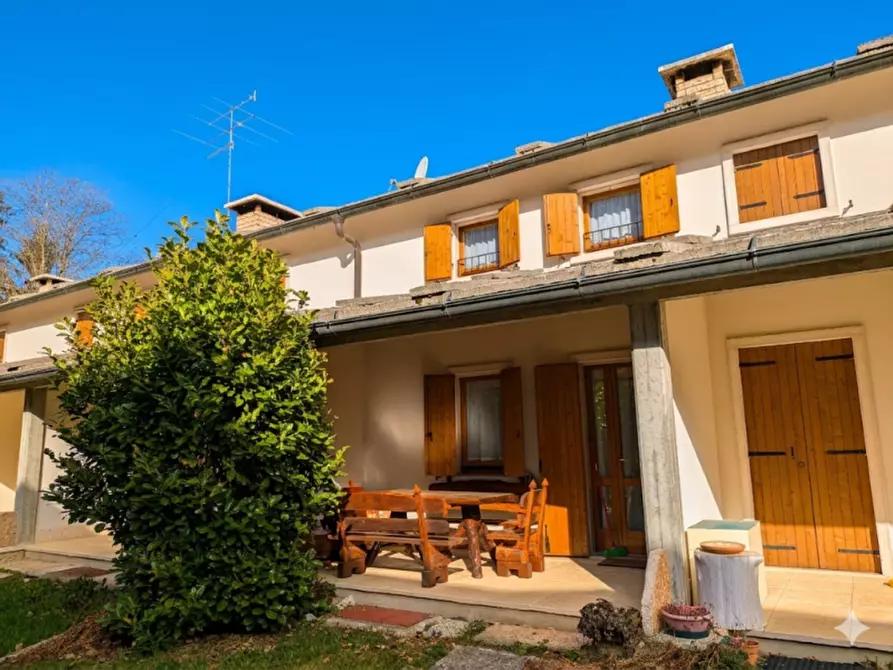 Immagine 1 di Villetta a schiera in vendita  in Via Passo Buole, 9 a Bosco Chiesanuova