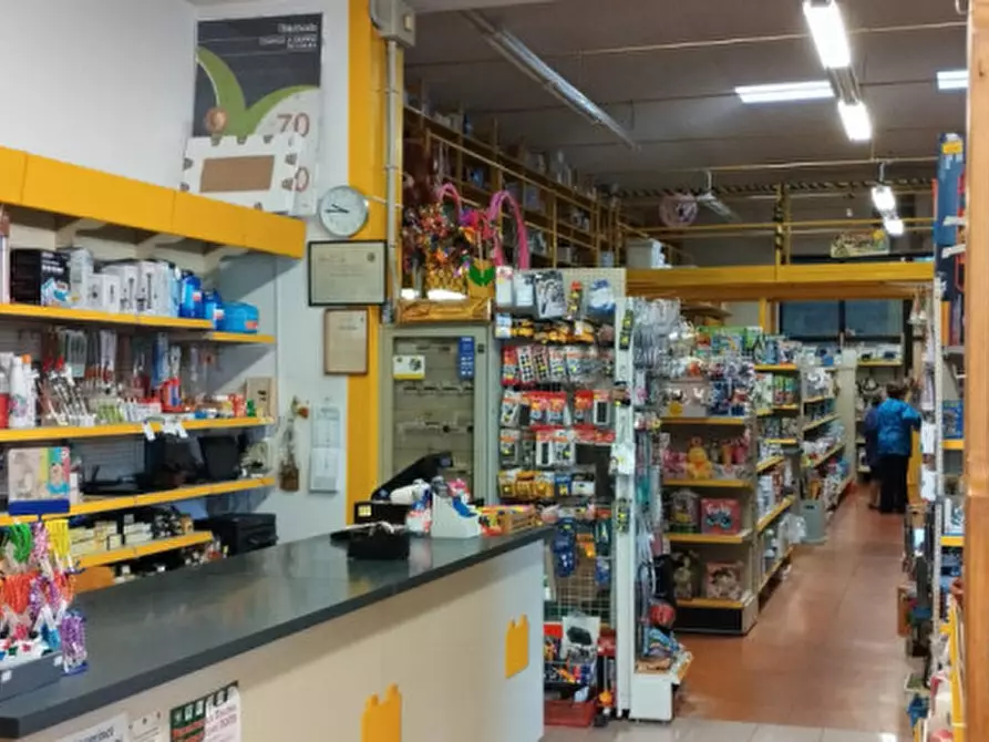 Immagine 1 di Negozio in vendita  a Padova