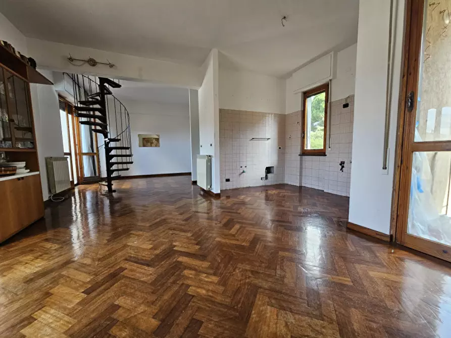 Immagine 3 di Appartamento in vendita  in Via Rusca a Savona