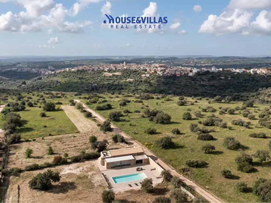 Immagine 1 di Villa in vendita  in via meti avola a Avola