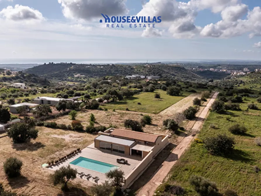 Immagine 2 di Villa in vendita  in via meti avola a Avola