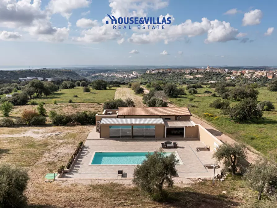 Immagine 3 di Villa in vendita  in via meti avola a Avola
