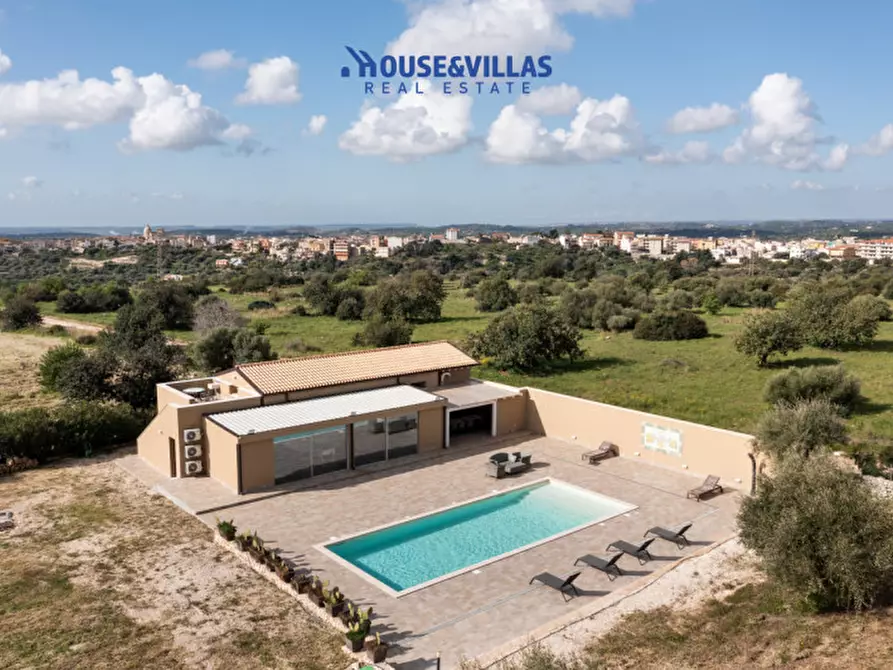 Immagine 4 di Villa in vendita  in via meti avola a Avola