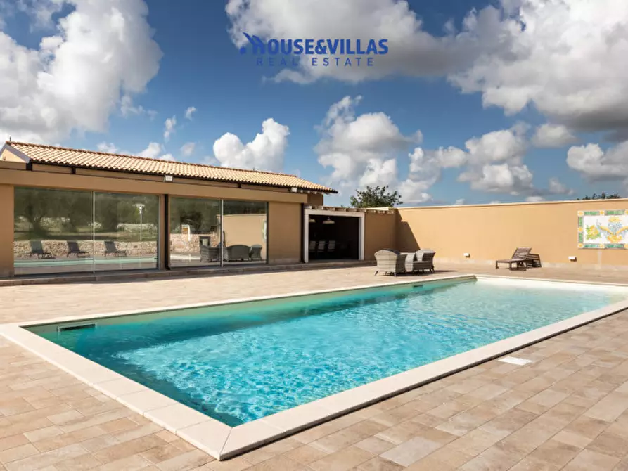 Immagine 7 di Villa in vendita  in via meti avola a Avola