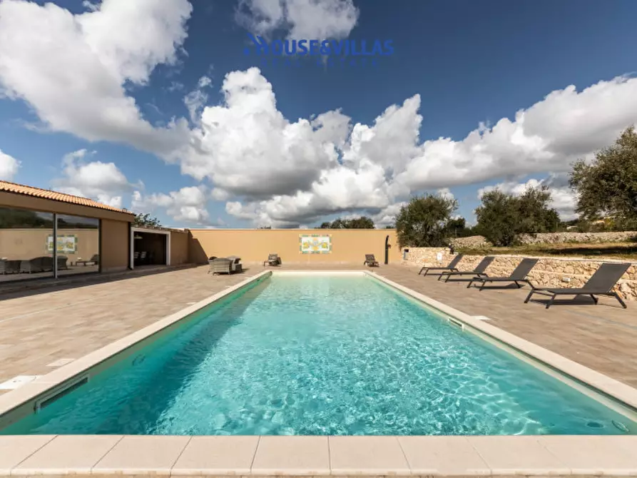 Immagine 8 di Villa in vendita  in via meti avola a Avola