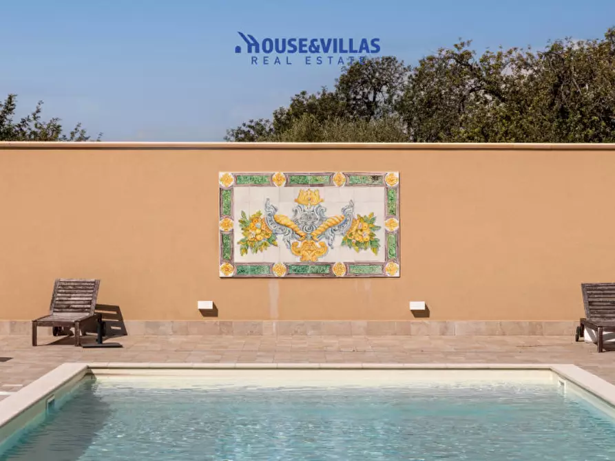 Immagine 9 di Villa in vendita  in via meti avola a Avola