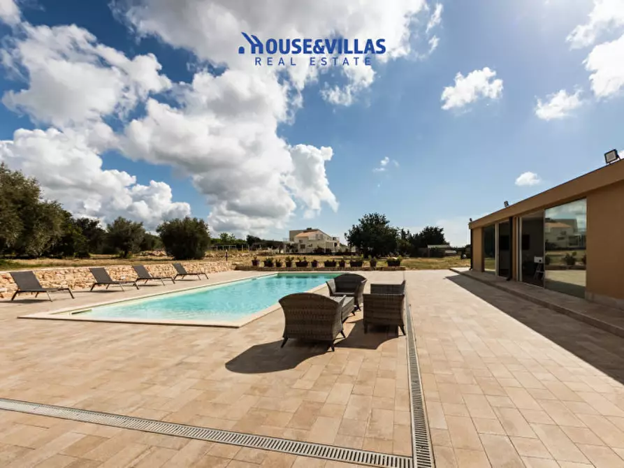 Immagine 13 di Villa in vendita  in via meti avola a Avola