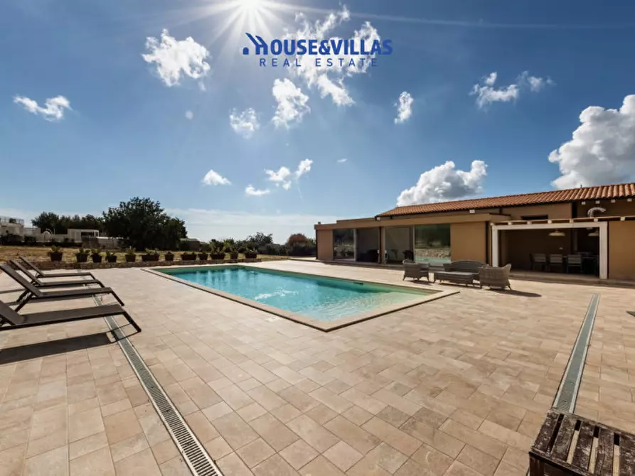 Immagine 14 di Villa in vendita  in via meti avola a Avola