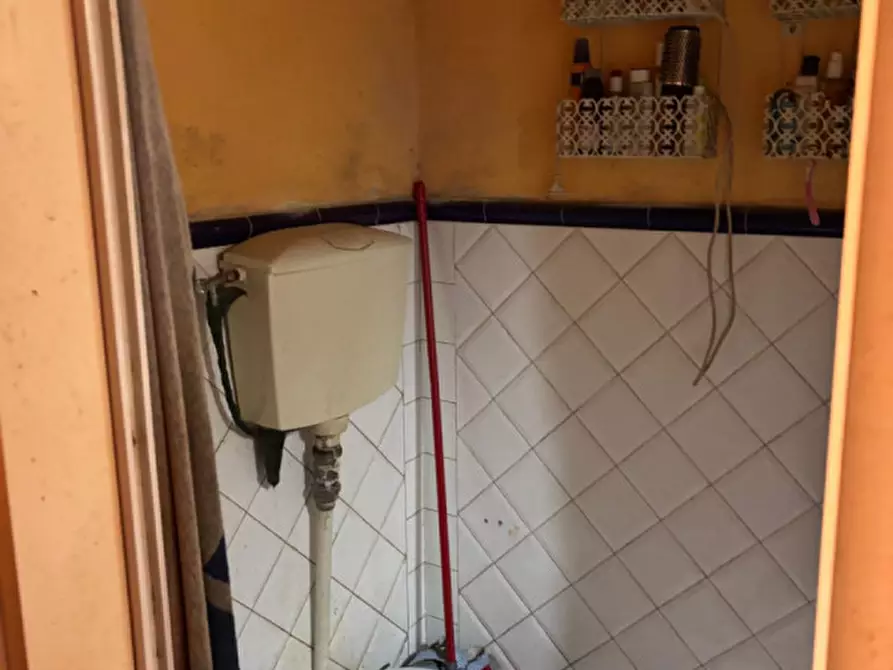 Immagine 5 di Appartamento in vendita  in VIA DI PERETOLA a Firenze