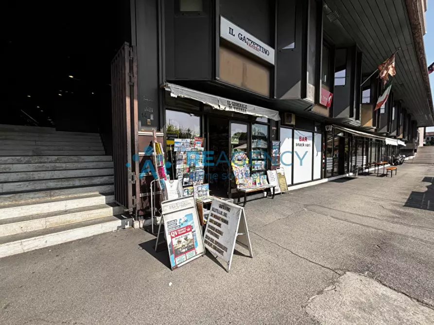 Immagine 4 di Attività commerciale in vendita  in Viale Battaglione Framarin a Vicenza