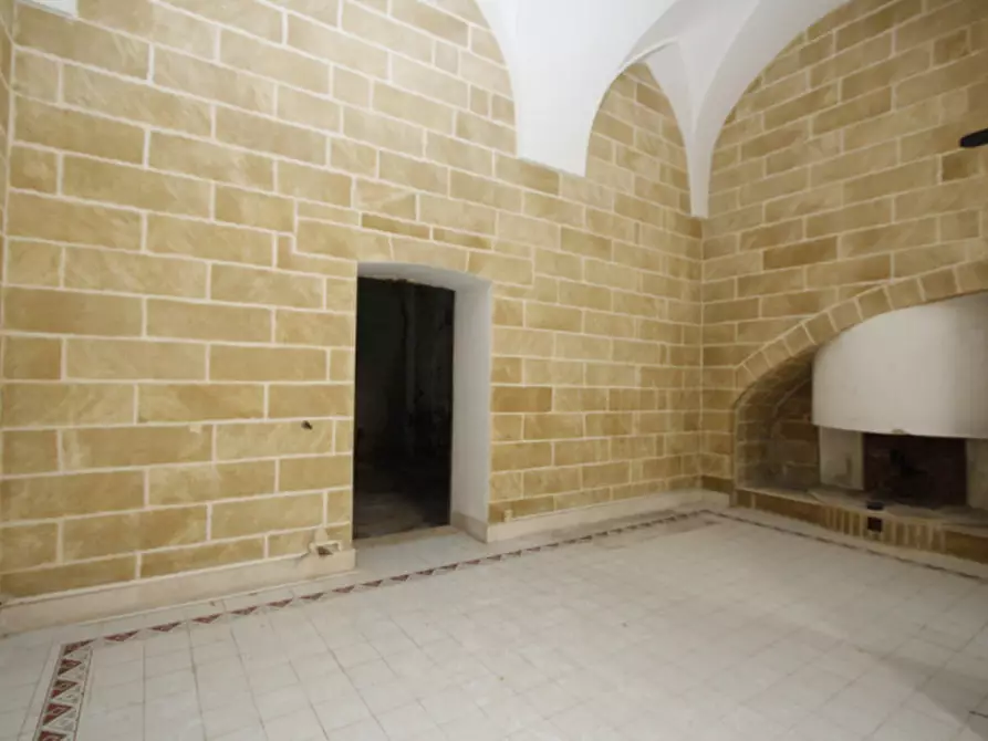 Immagine 21 di Negozio in affitto  in Via Roma a Matino