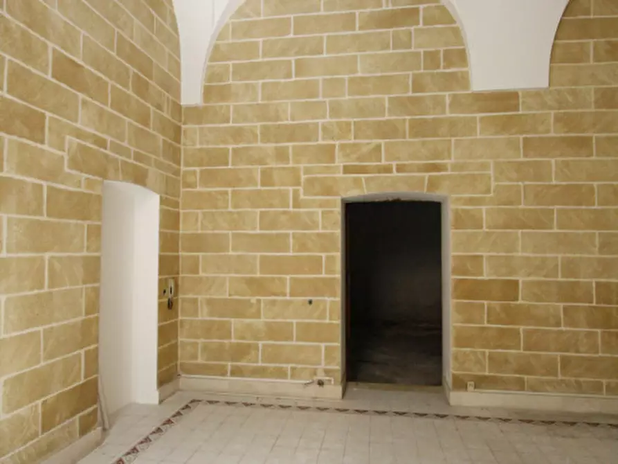 Immagine 25 di Negozio in affitto  in Via Roma a Matino