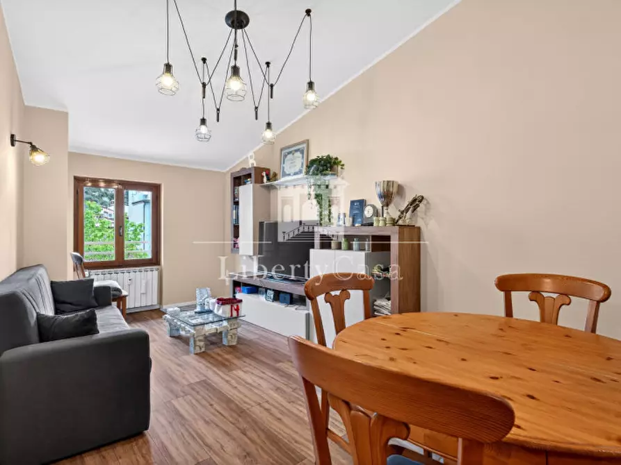 Immagine 1 di Appartamento in vendita  in Piazza Vittorio Emanuele II a Salò