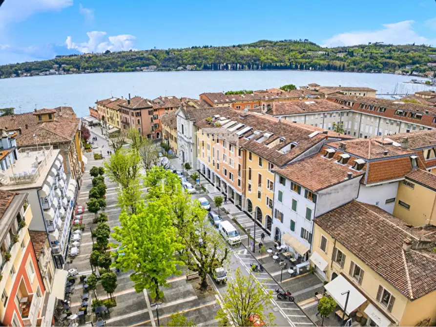 Immagine 2 di Appartamento in vendita  in Piazza Vittorio Emanuele II a Salò