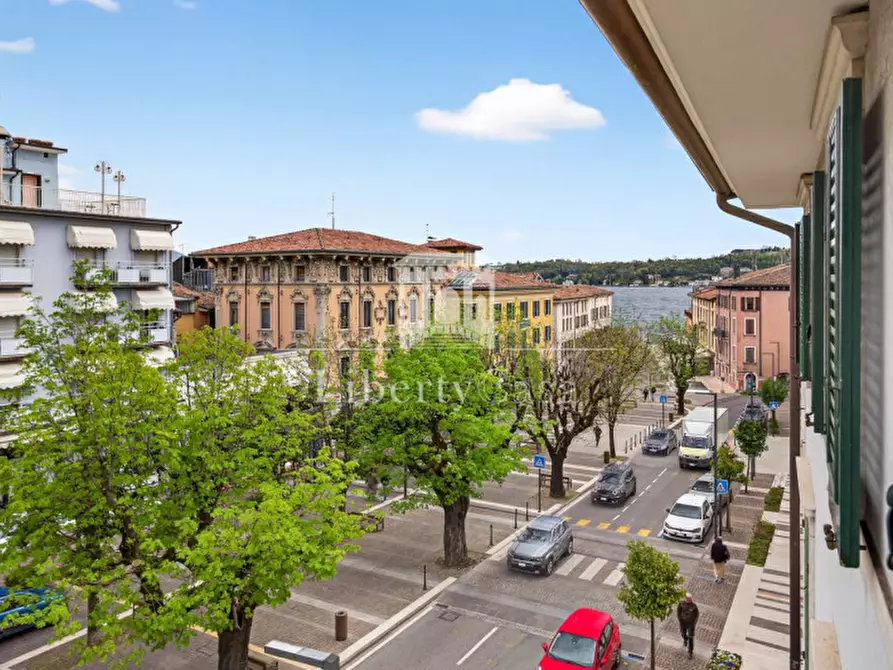 Immagine 3 di Appartamento in vendita  in Piazza Vittorio Emanuele II a Salò