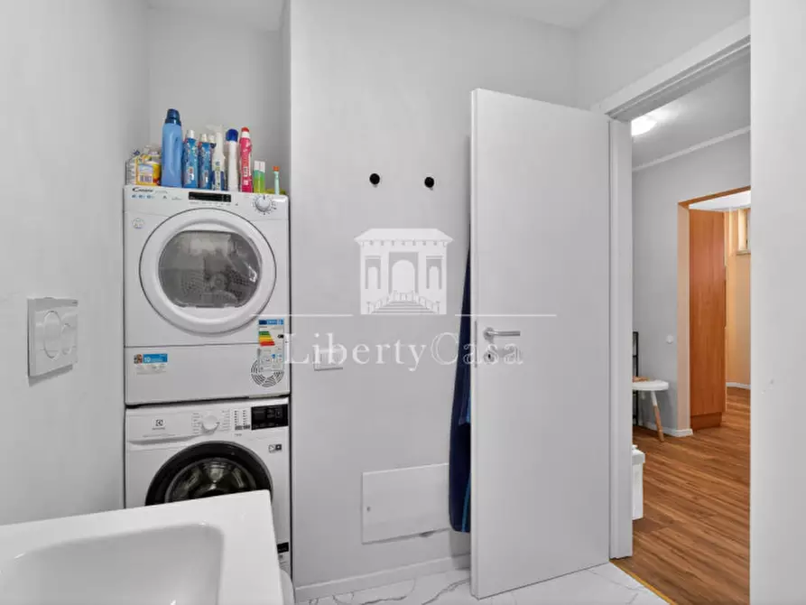 Immagine 11 di Appartamento in vendita  in Piazza Vittorio Emanuele II a Salò