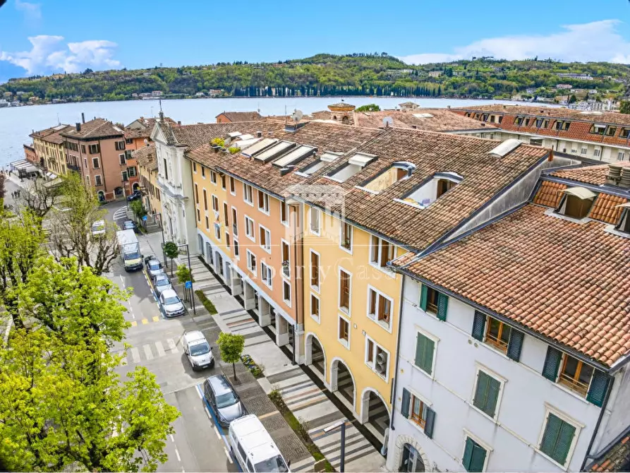 Immagine 15 di Appartamento in vendita  in Piazza Vittorio Emanuele II a Salò