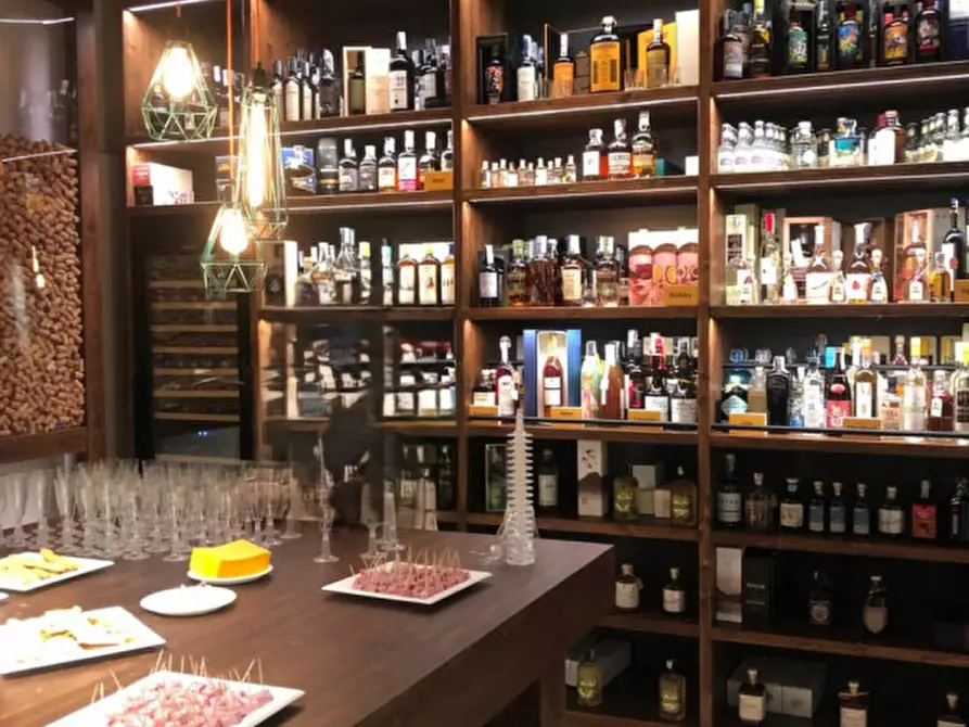 Immagine 3 di Negozio in vendita  in Piazza Umberto Merlin a Rovigo