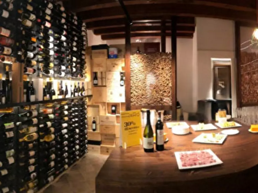 Immagine 6 di Negozio in vendita  in Piazza Umberto Merlin a Rovigo