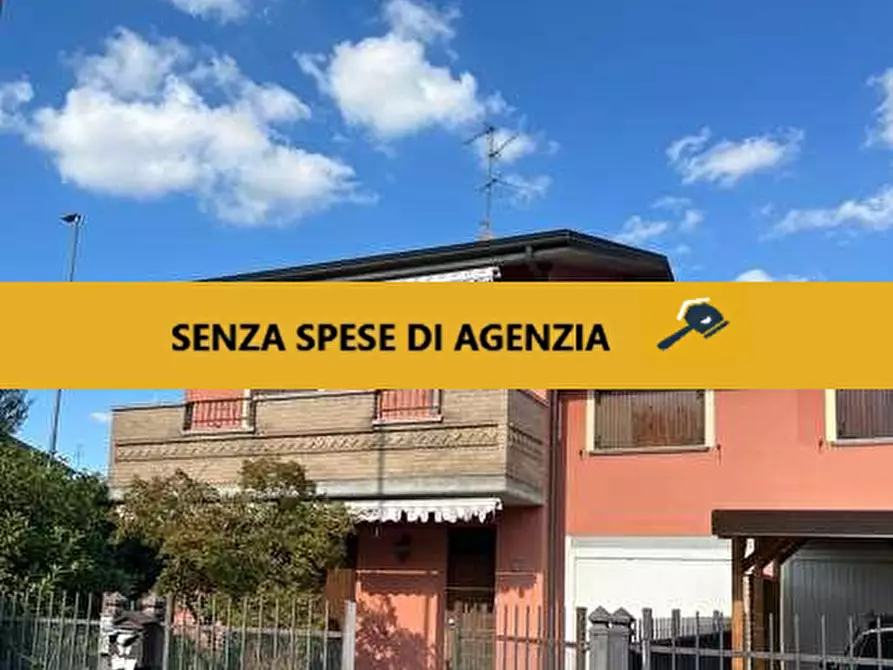 Immagine 1 di Villa in vendita  in Via XI Settembre 2001 10 - 26815 Massalengo (LO) a Massalengo