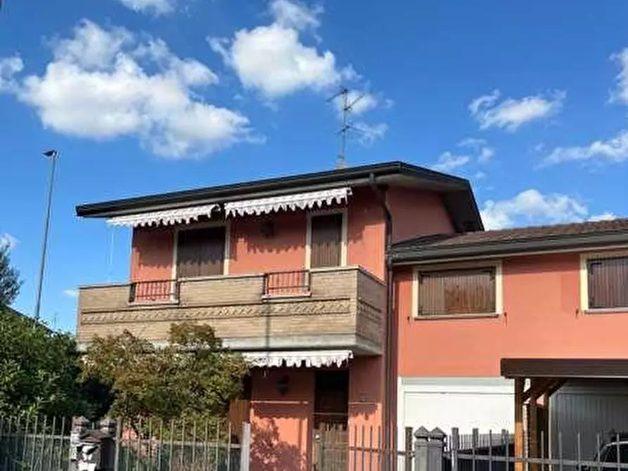 Immagine 2 di Villa in vendita  in Via XI Settembre 2001 10 - 26815 Massalengo (LO) a Massalengo