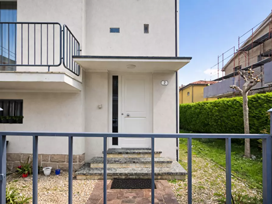 Immagine 1 di Casa bifamiliare in vendita  in Via Jacopo Crescini 130 a Padova