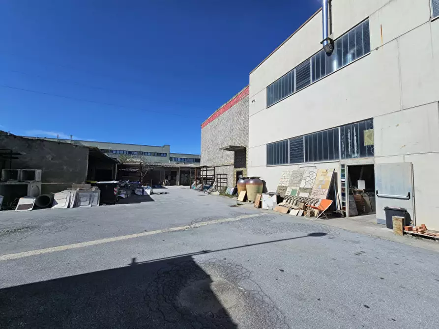 Immagine 1 di Capannone industriale in vendita  in Via Piave a Vado Ligure