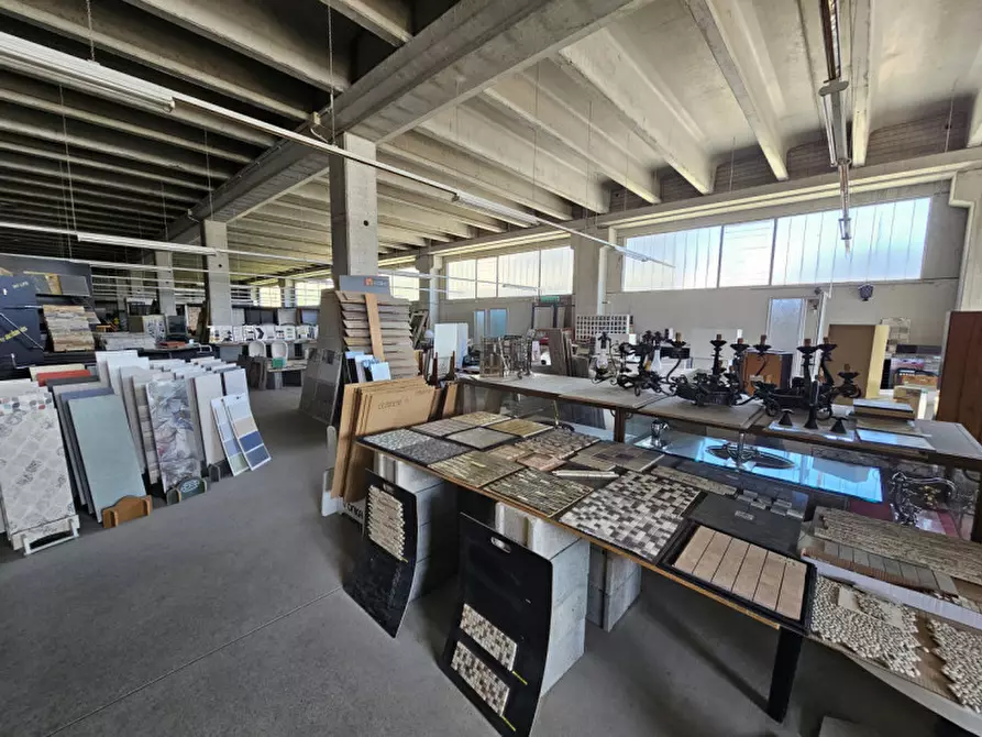 Immagine 4 di Capannone industriale in vendita  in Via Piave a Vado Ligure