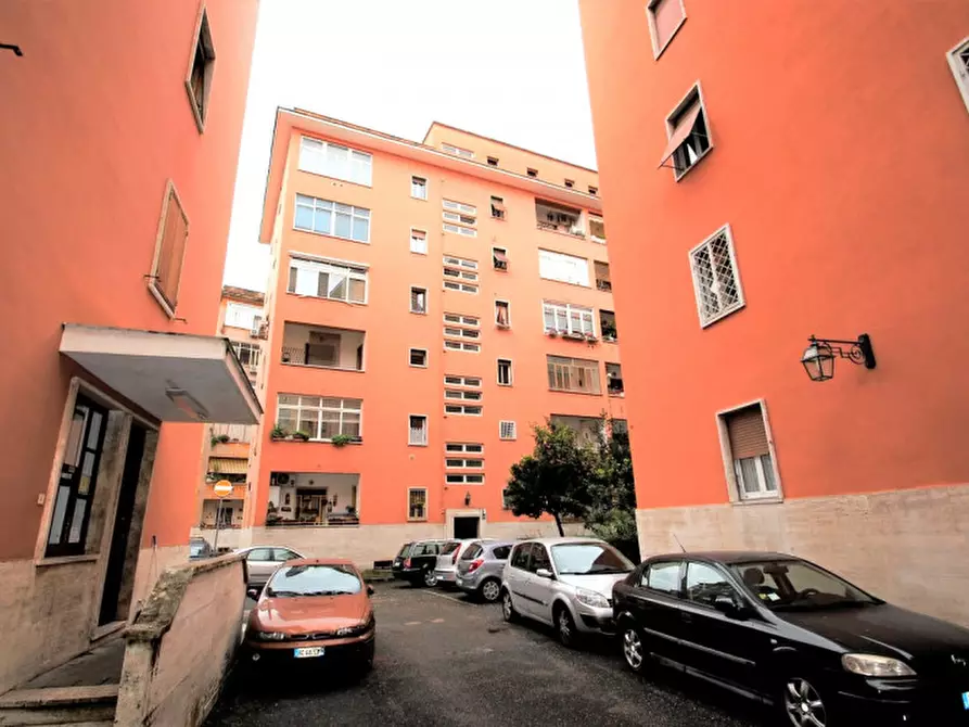 Immagine 1 di Appartamento in vendita  in Largo Somalia a Roma