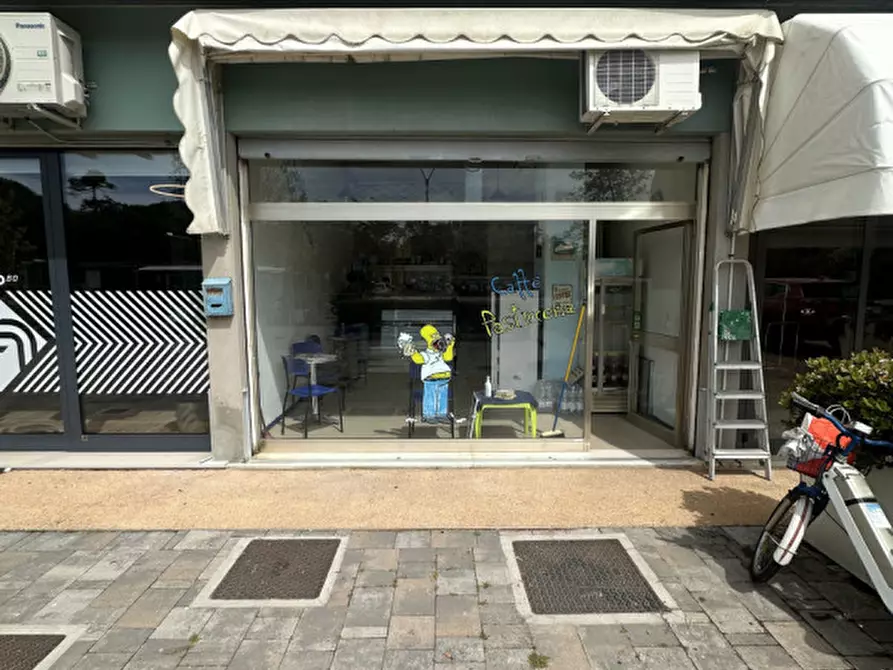 Immagine 2 di Negozio in affitto  in Viale Forlì 39 a Cervia